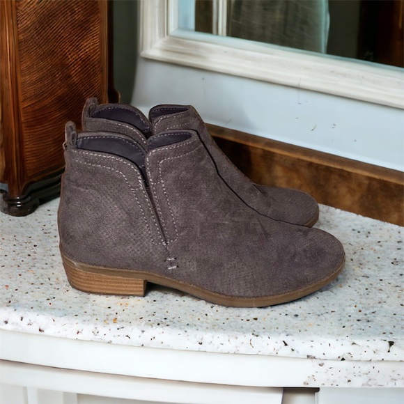 Universal Thread Shoes - Universal thread ladies booties size 8